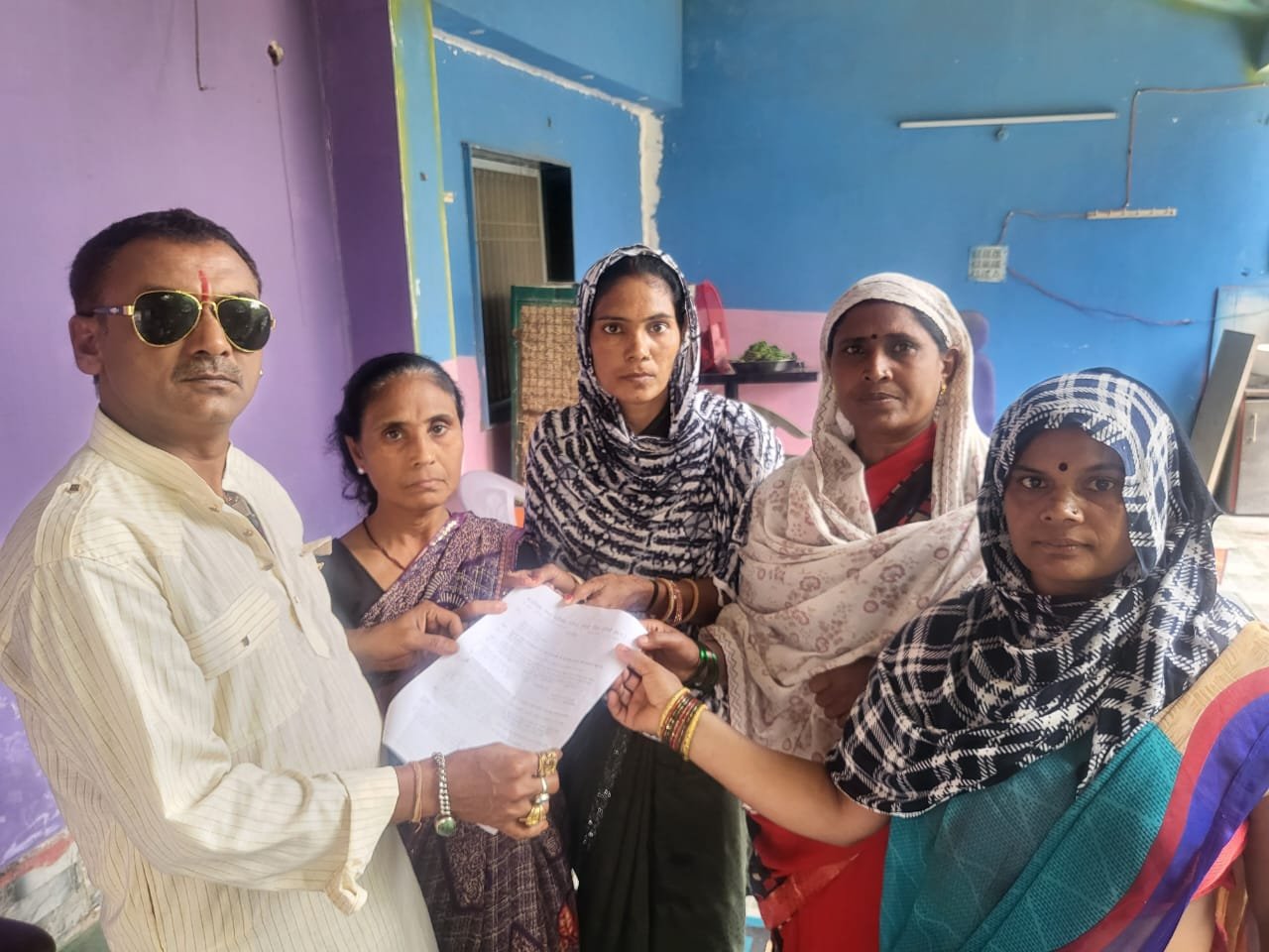 डीएनएफ मद से पुनर्नियुक्ति की मांग को लेकर महिला कर्मचारियों ने नगर पालिका उपाध्यक्ष से की मुलाकात