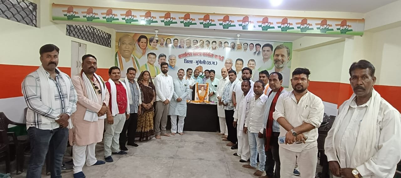 पूर्व प्रधानमंत्री राजीव गांधी की पुण्यतिथि पर कांग्रेसजन ने दी श्रद्धांजलि, संविधान बचाओ रैली की तैयारियाँ भी हुईं शुरू