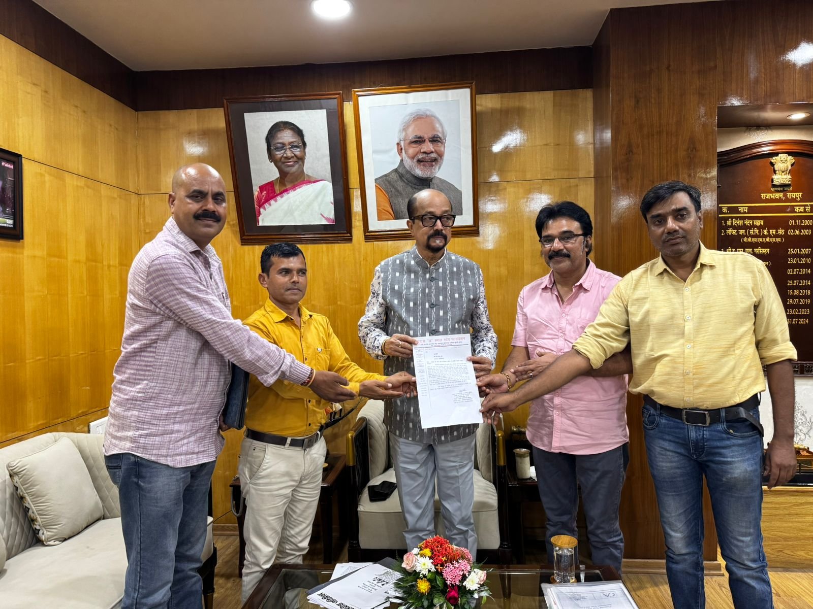 महामहिम राज्यपाल रमेन डेका ने वनवासी बच्चों की शिक्षा के लिए बढ़ाया मदद का हाथ, ‘प्रयास वनवासी पाठशाला’ को दिया आर्थिक सहयोग