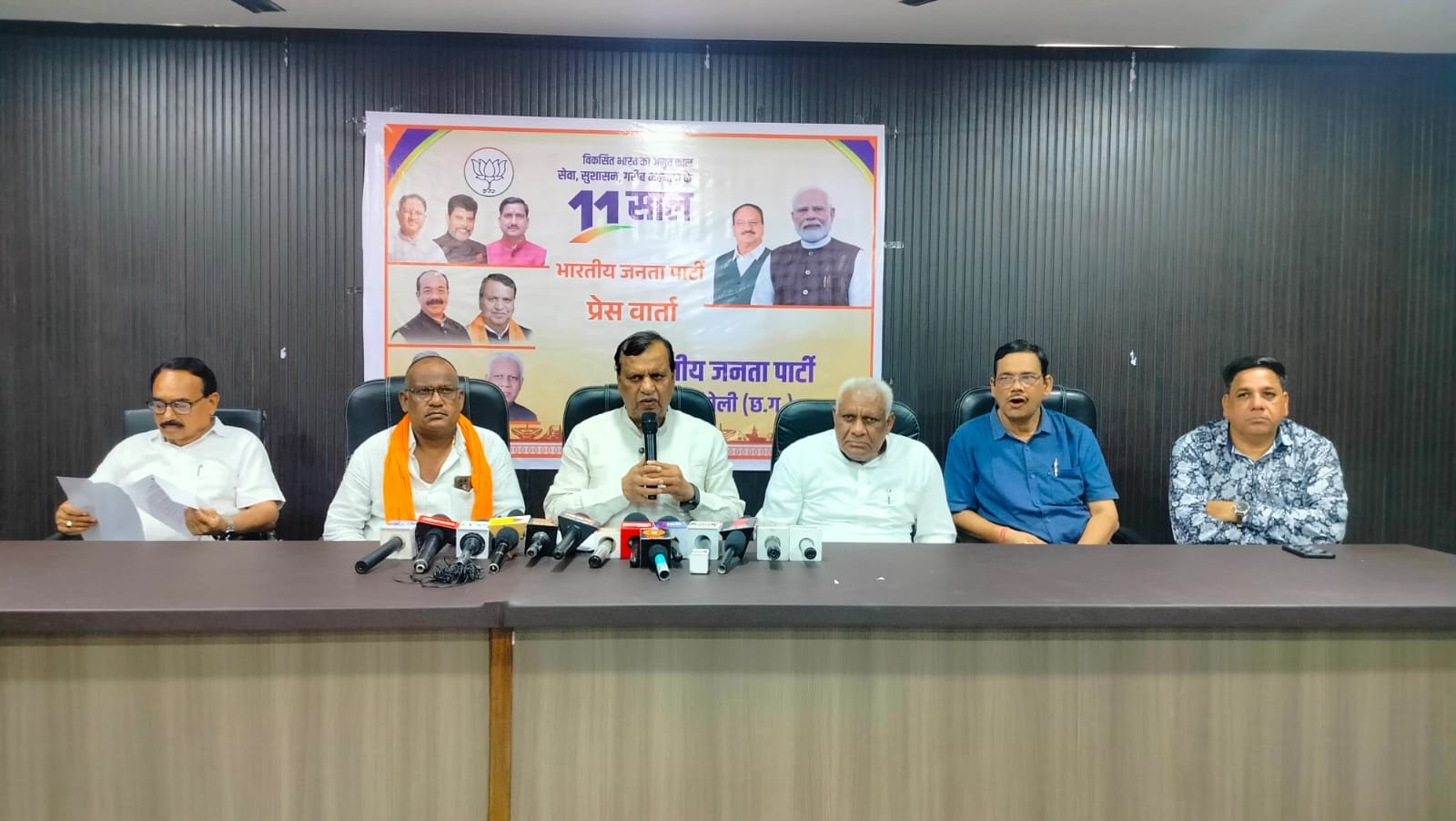 मुंगेली में भाजपा की प्रेसवार्ता, मोदी सरकार की उपलब्धियों का किया बखान