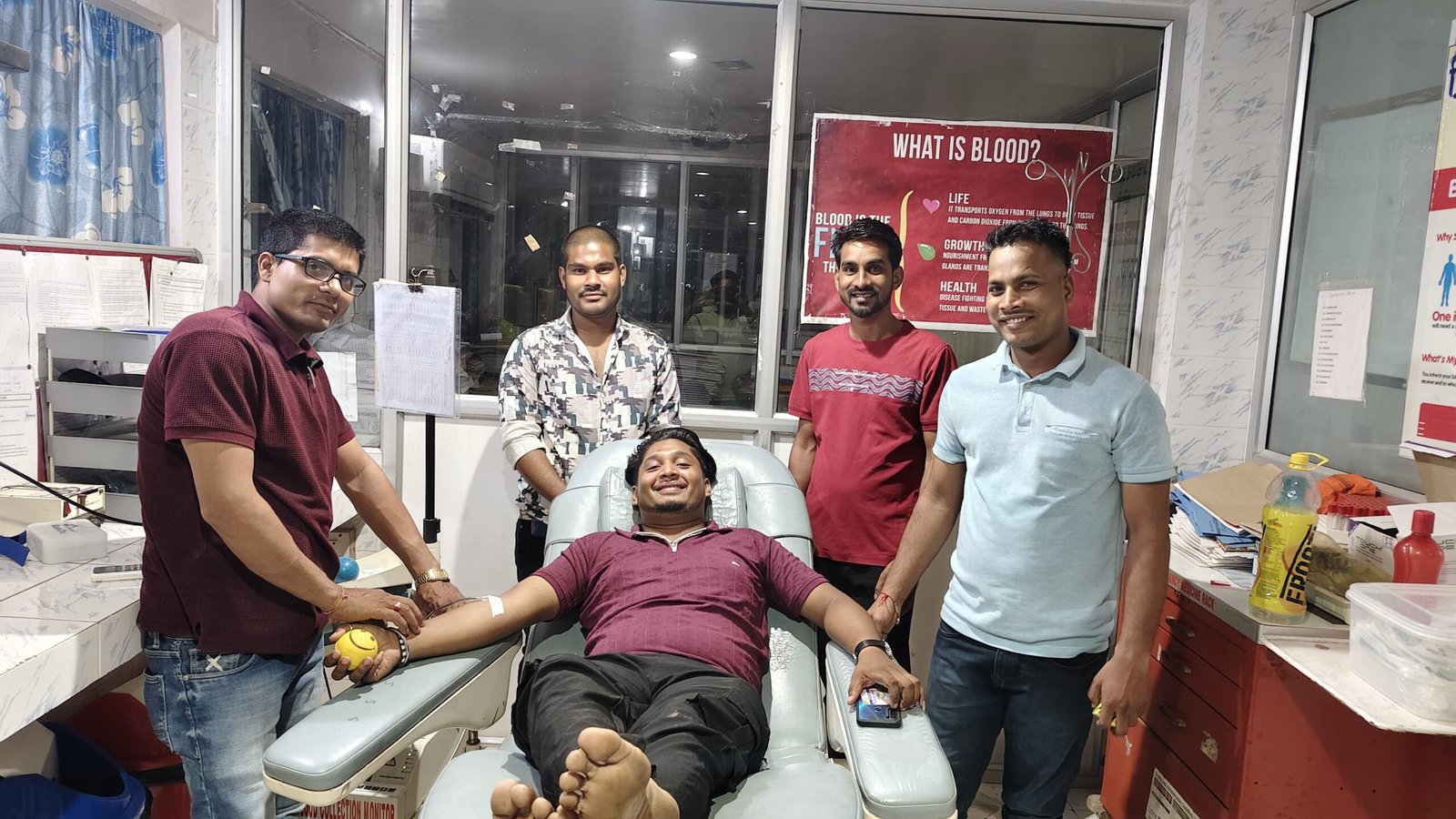 धनराज देवांगन ने किया प्रथम रक्तदान, प्रशस्ति पत्र देकर किया गया सम्मान