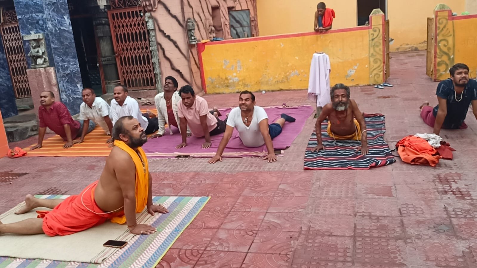 सेतगंगा में मनाया गया अंतर्राष्ट्रीय योग दिवस, प्राचीन राम जानकी मंदिर परिसर में हुआ आयोजन