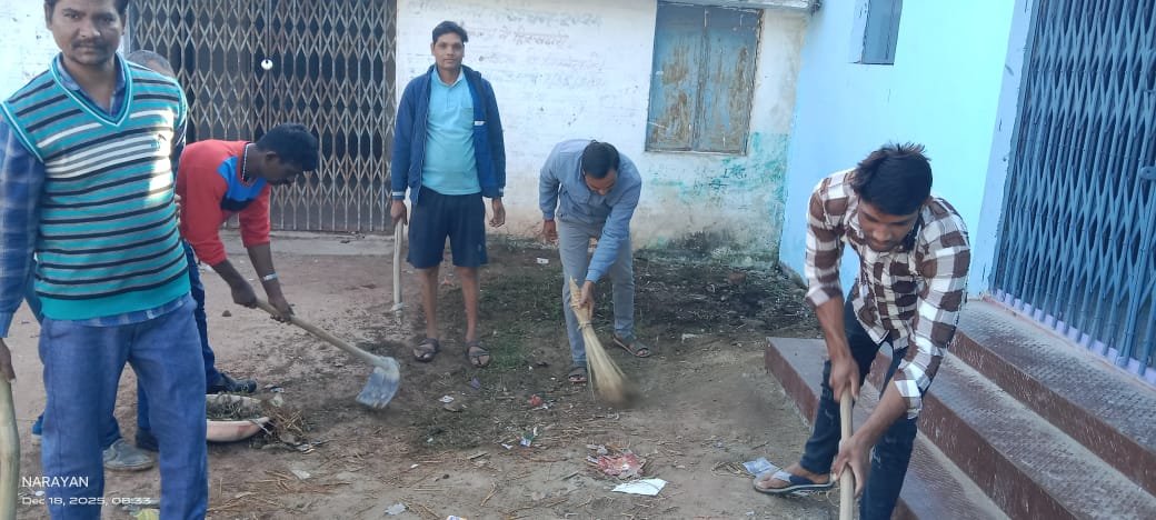 *संत शिरोमणि परम पूज्य बाबा गुरु घासीदास जयंती पर ग्राम नवागांव घुठेरा में स्वच्छता अभियान, जनप्रतिनिधियों ने दिया स्वच्छ गांव का संदेश*
