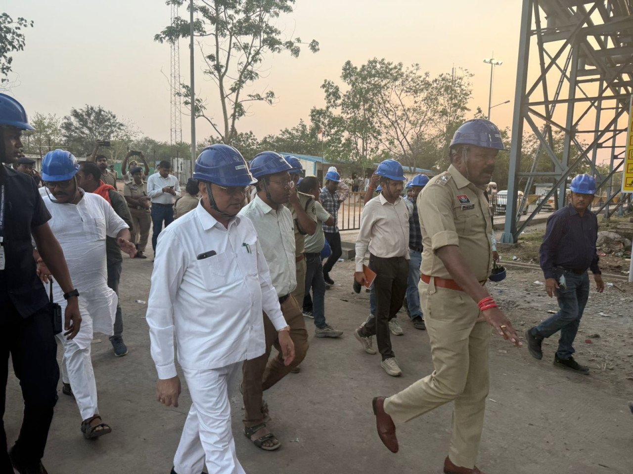 उद्योग एवं सार्वजनिक उपक्रम मंत्री लखनलाल देवांगन ने किया वेदांता पावर प्लांट के घटनास्थल का निरीक्षण
