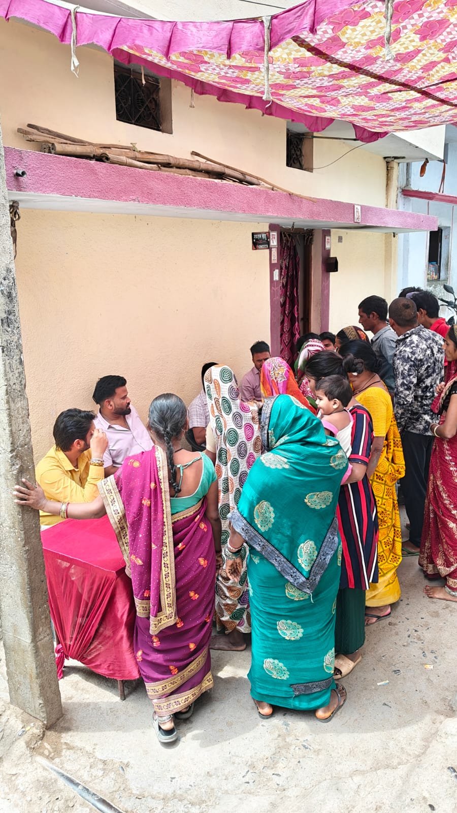 एंड्रूज वार्ड में श्रम शिविर का आयोजन, 35 श्रमिकों के बने कार्ड