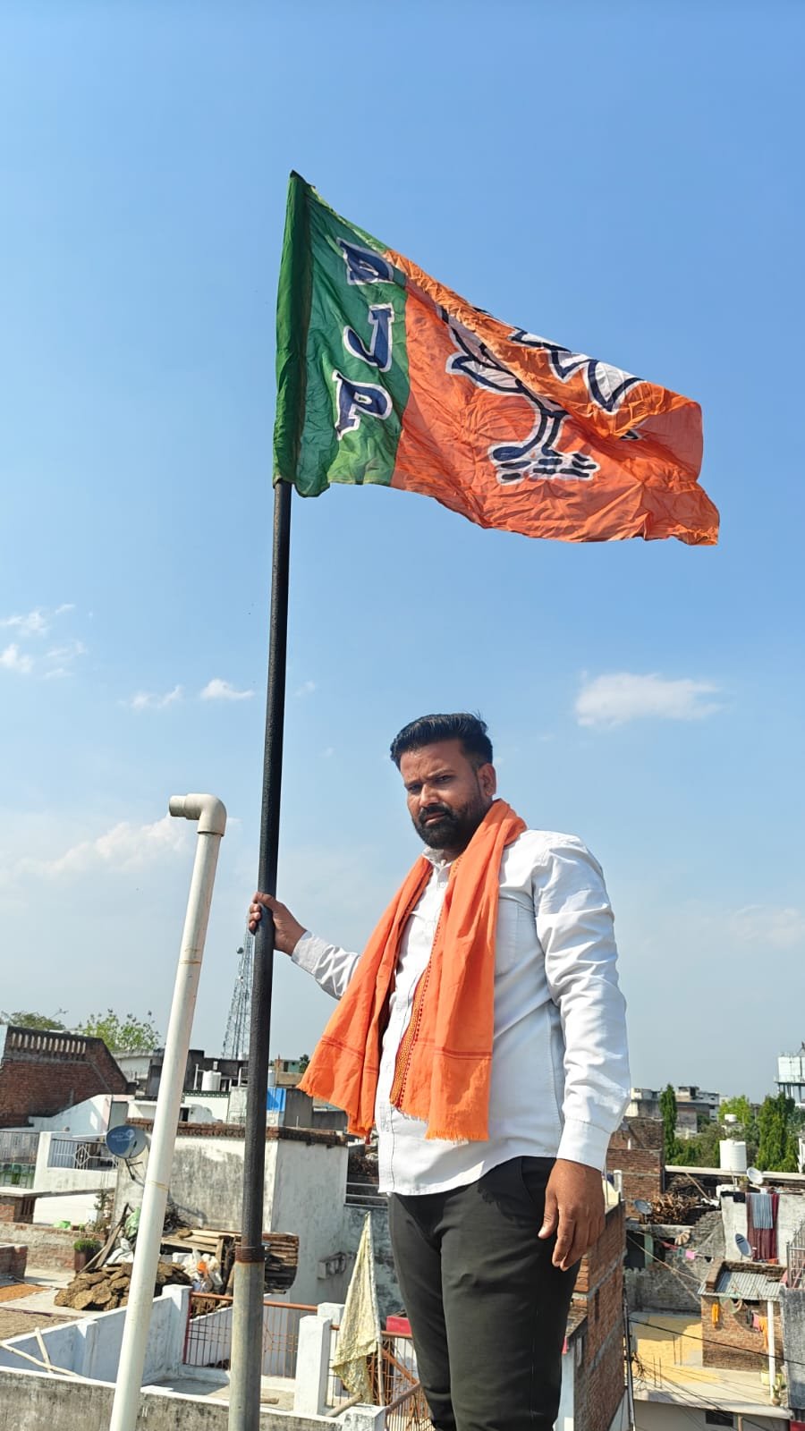 पार्षद रोशन सोनी ने अपने निवास पर भाजपा का ध्वज फहराकर हर्षोल्लास से मनाया स्थापना दिवस, वार्डवासियों के साथ लिया राष्ट्र सेवा का संकल्प